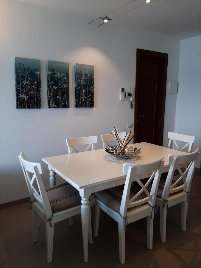 בלגירטה Bmp Apartment Gioiosa 1 Terrazza Vista Lago מראה חיצוני תמונה